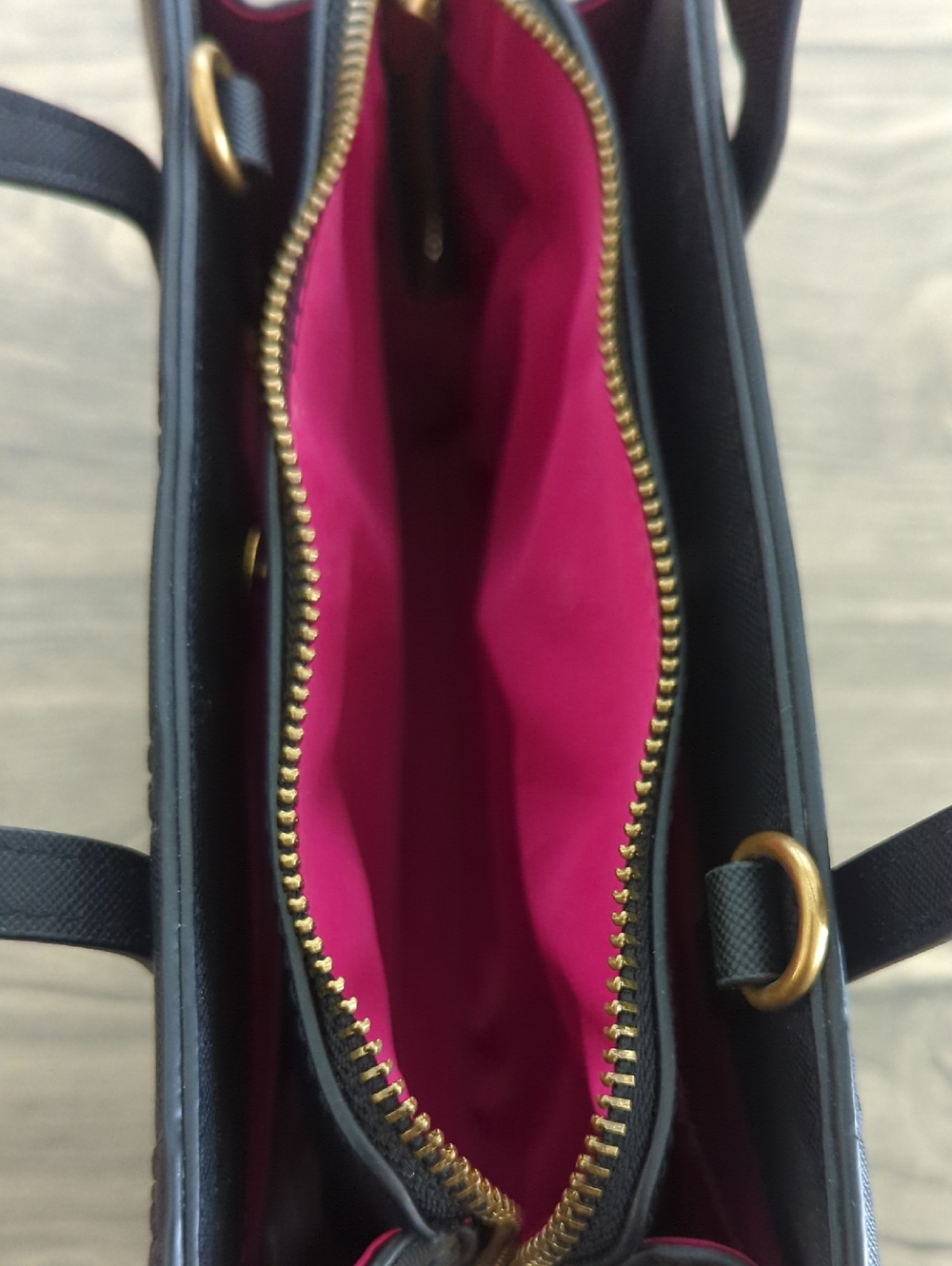 Betsey Johnson Black Embossed Skull Tote Bag - Picture 4 of 8